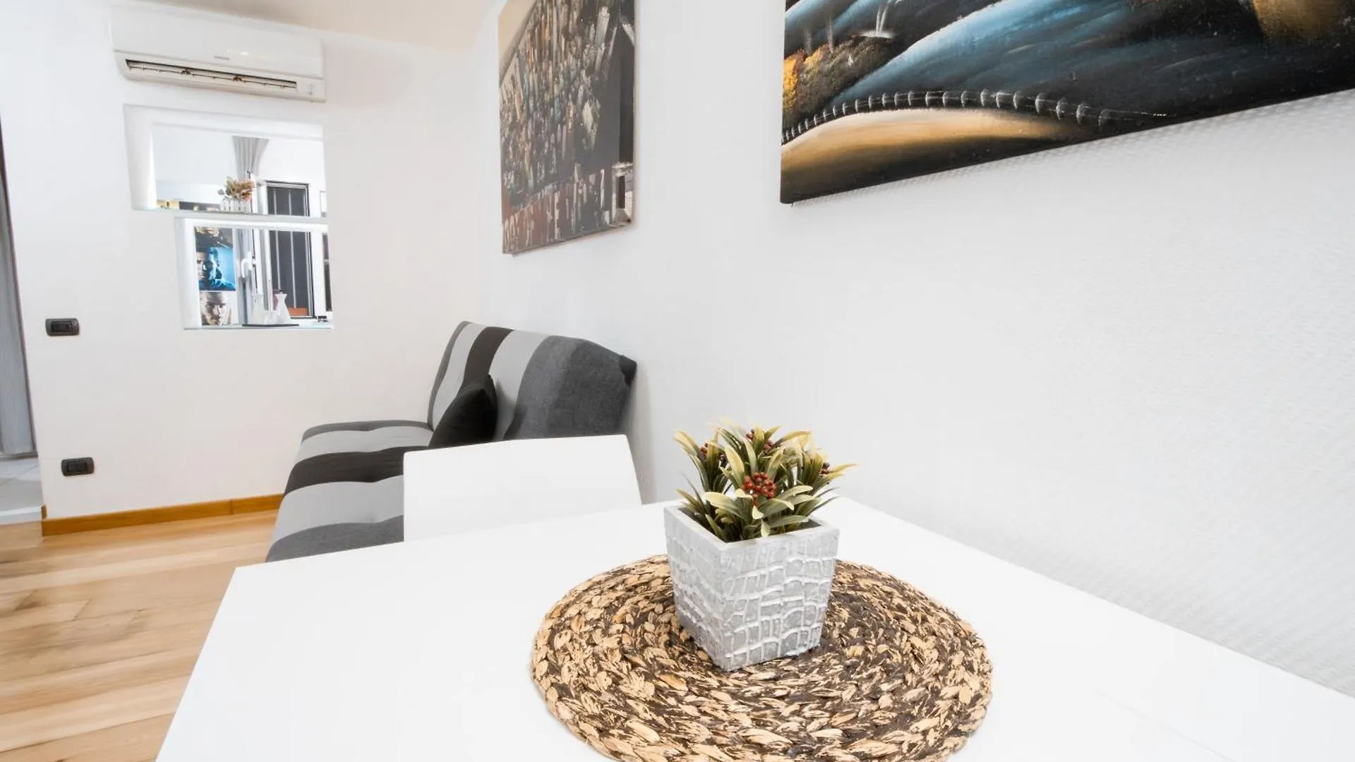 Sunrise Apartment Bari 0*,  Italien